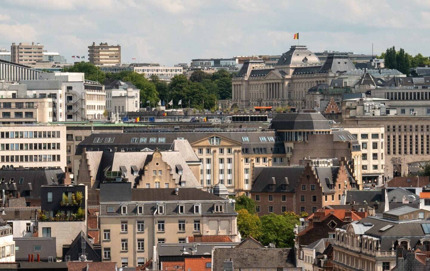 Rentabilité Airbnb à Liège — immeuble résidentiel en briques